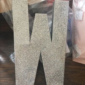 Freestanding letters